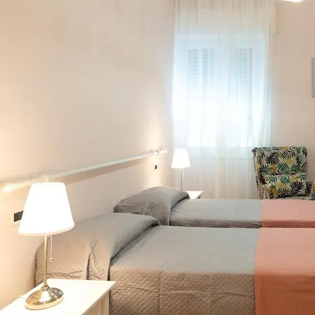Apartment Charlotte Con Parcheggio, 5 Terre, Vicino Stazione La Spezia